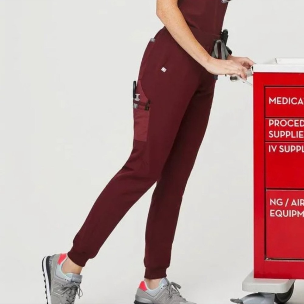 FIGS Muhima skinny scrub Jogger pants Size Small Burgundy limited edition
